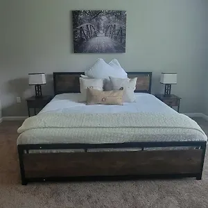 Luxury 2 Bedroom 2 Bath And 1 Car Garage With Pool Apartment